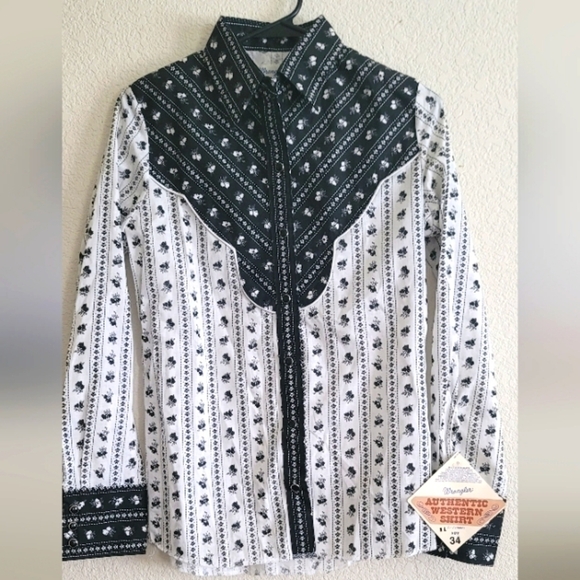 Wrangler Tops - Vintage wrangler authentic western shirt